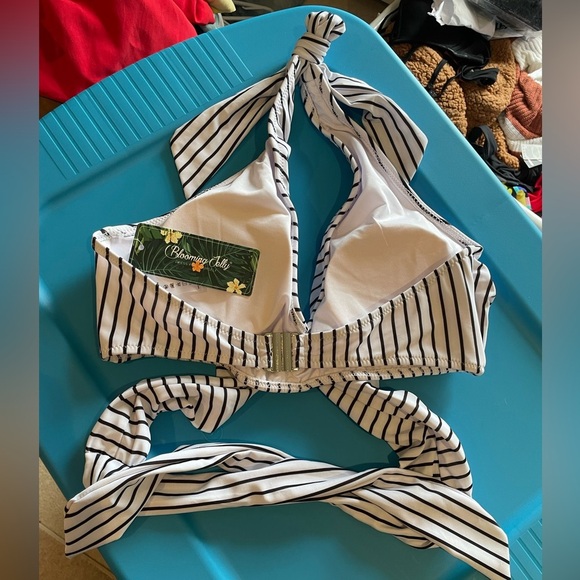 NWT Bikini top - Picture 2 of 4